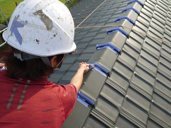 千葉県木更津市　N様邸　屋根塗装工事　棟瓦のコーキング補修