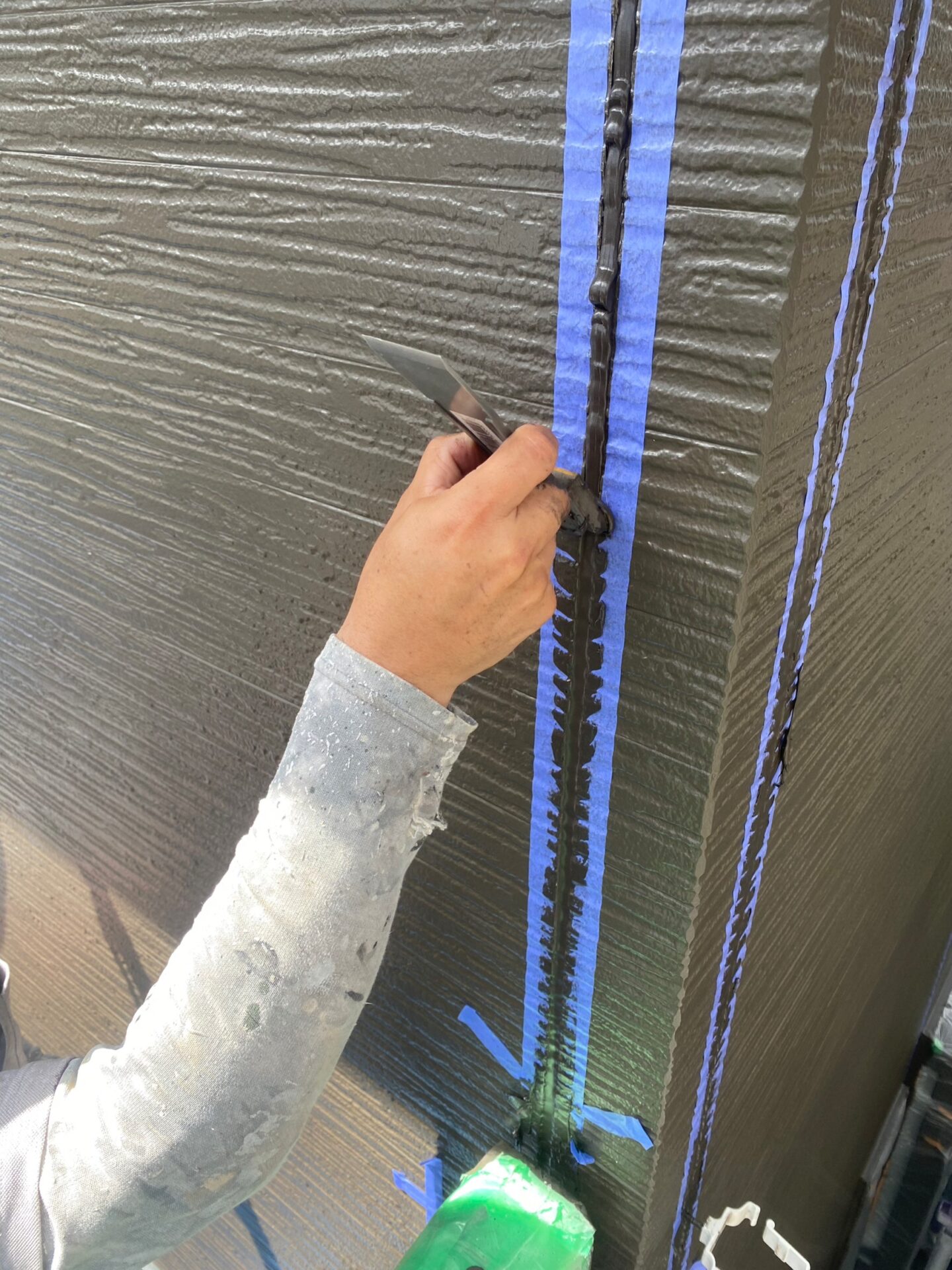 千葉県柏市　N様邸　外壁塗装・外壁のコーキング工事、仕上げ作業（1）