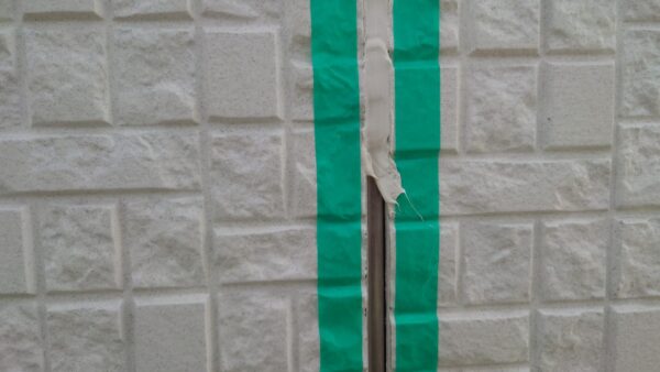 千葉県木更津市　M様邸　外壁塗装工事　コーキング打ち替え　プライマー塗布～新しいコーキング材充填