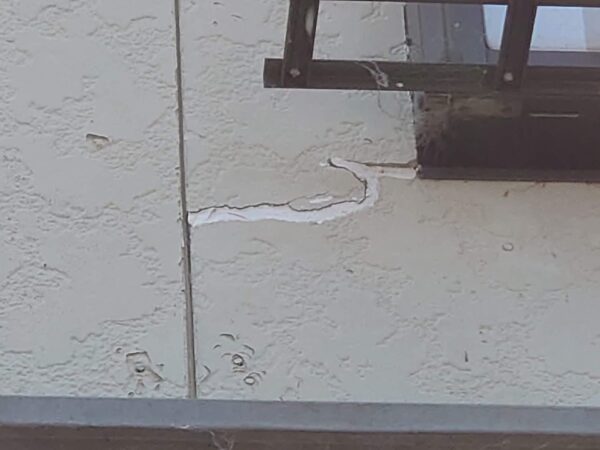 千葉県富津市　Ｈ様邸　外壁塗装工事　下地処理　養生～ひび割れ補修