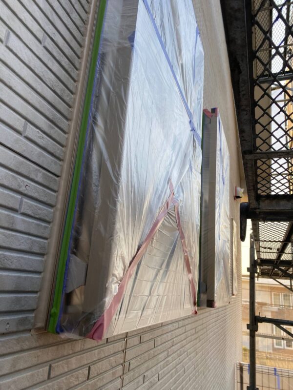 千葉県木更津市　M様邸　外壁塗装工事　塗装前の養生をおこないました