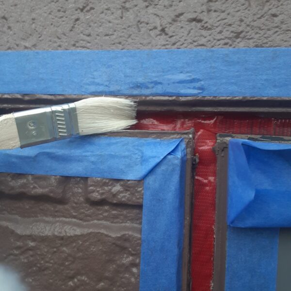 千葉県勝浦市　N様邸　外壁塗装工事　コーキング打ち替え　プライマー塗布～コーキング材充填