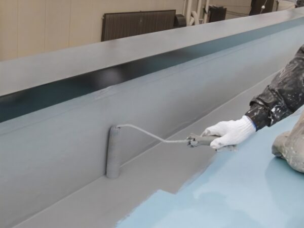 ベランダで欠かせない防水工事とは?種類や施工の流れを解説