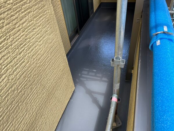 千葉県木更津市　T様邸　ベランダ防水工事　ウレタン防水材～トップコート塗布