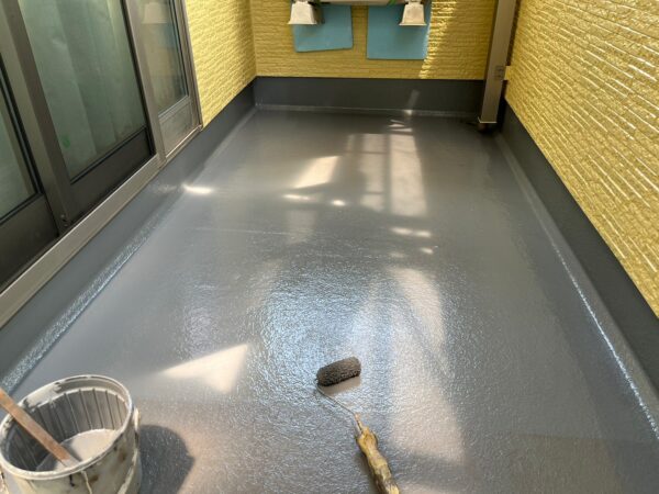 千葉県木更津市　T様邸　ベランダ防水工事　ウレタン防水材～トップコート塗布