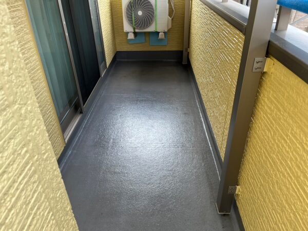 千葉県木更津市　T様邸　ベランダ防水工事　ウレタン防水材～トップコート塗布