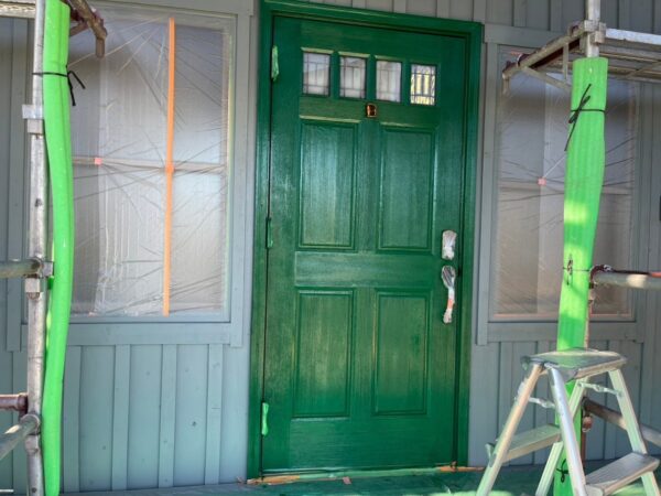 千葉県富津市 Y様邸 ログハウス 外壁塗装工事 玄関扉を塗装するメリットは?